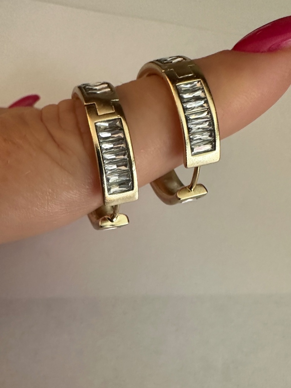 Kendra Scott Jack Hoop Earrings - Picture 4 of 5